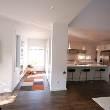B-Line Medium 002 | entry + kitchen