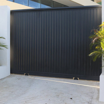 The beauty of the Magic Color series of fences and courtyard gates