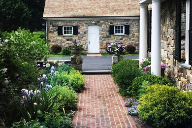 Inspiration for a timeless garage remodel in New York
