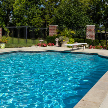 Grecian swimming pool with L, diving board and hot tub