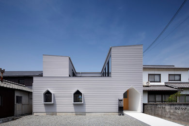 Inspiration for an asian home design in Kobe.