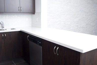 Example of a trendy kitchen design in Toronto