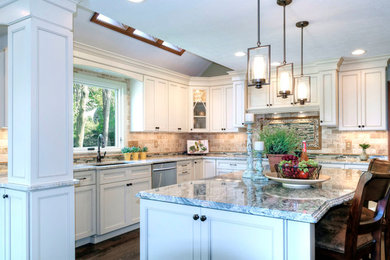 Example of a classic kitchen design in Columbus