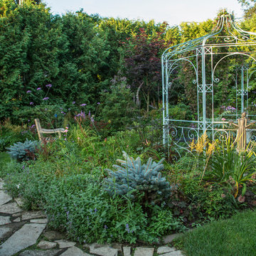My Houzz: A Canadian Garden Is Well-Prepared for the Cold Weather Ahead