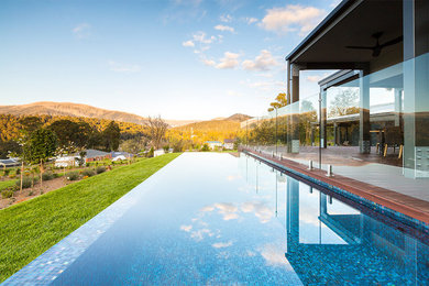 Photo of a contemporary pool in Melbourne.