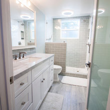 Party House - Upstairs Bathroom