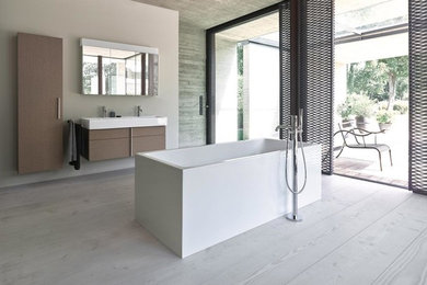 Example of a minimalist bathroom design in Seattle