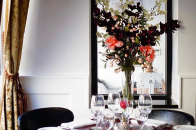 Dining room - dining room idea in New York