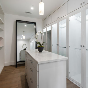 Cape Code Modern in Encino, CA