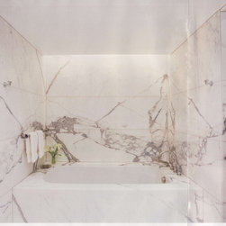 Colossal Calacatta Tub Surround - Tile