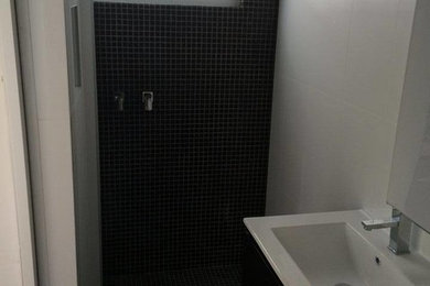 Photo of a modern bathroom in Sydney.