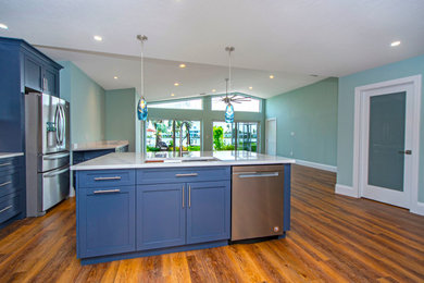 Example of a kitchen design in Miami