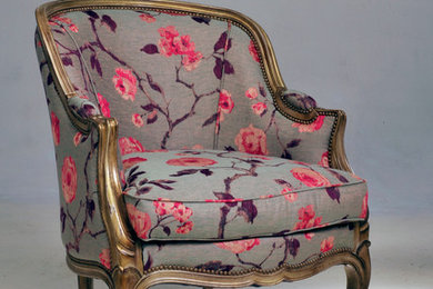 fauteuil louis xv tissu fleuri.