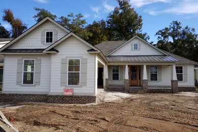 Inspiration for an exterior home remodel in Jacksonville