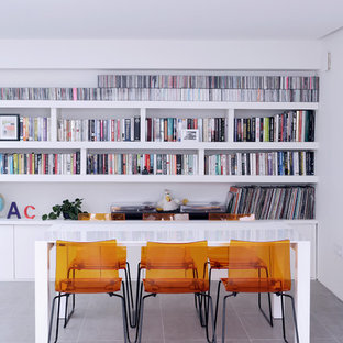 ダブリンの中サイズのコンテンポラリースタイルのLDKの画像 (白い壁、暖炉なし、グレーの床)