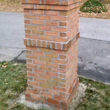 Masonry Mailbox (Brick w/ Stone Cap)