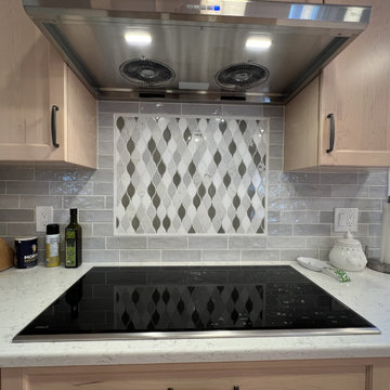 6612 - Bianco Breeze: Transforming with Quartz & Maple