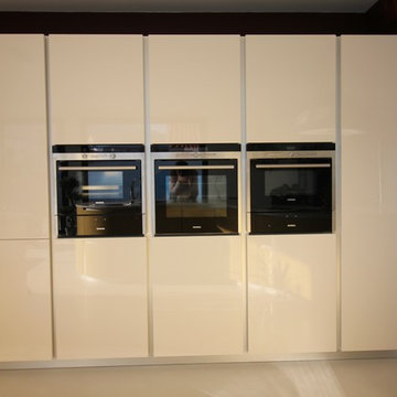 Cuisine moderne arrondie, mur de colonne et pdt silestone
