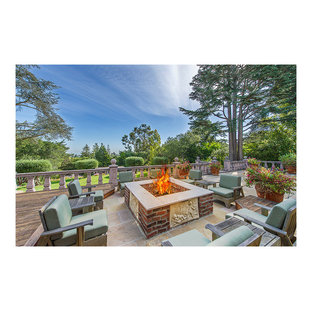 サンフランシスコのヴィクトリアン調のおしゃれなデッキの写真