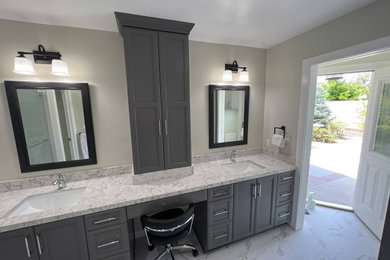 Bathroom - bathroom idea in Los Angeles