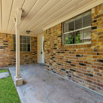 2667 S Woodloch Street, Woodloch, Texas 77385-8557