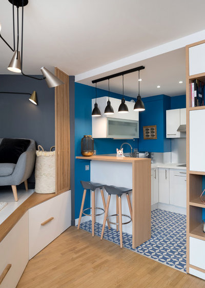 Современный Кухня by ATMOSPH&Egrave;RES DESIGN
