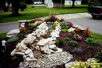 Inspiration for a mid-sized transitional partial sun front yard mulch water fountain landscape in Baltimore.