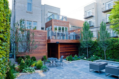 Patio photo in Chicago