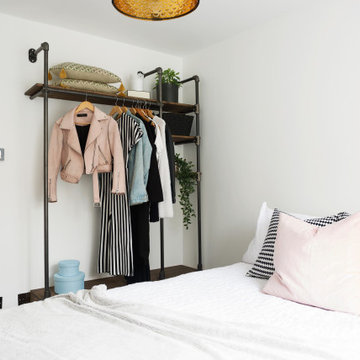 London Bridge Flat - Bedroom with Open Clothes Storage