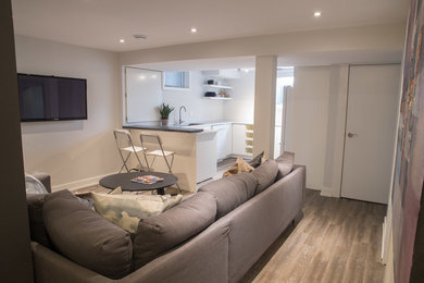 Example of a minimalist home design design in Toronto