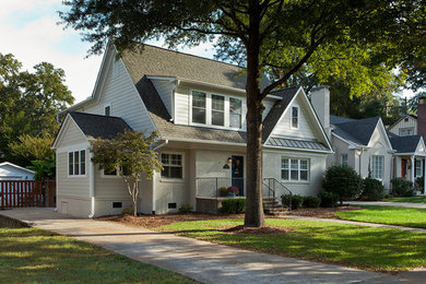 Example of a classic entryway design in Charlotte