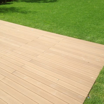 Poolbereich und Terrasse