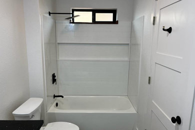 Example of a bathroom design in Sacramento