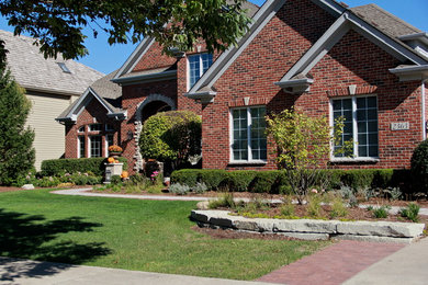 Design ideas for a traditional landscaping in Chicago.