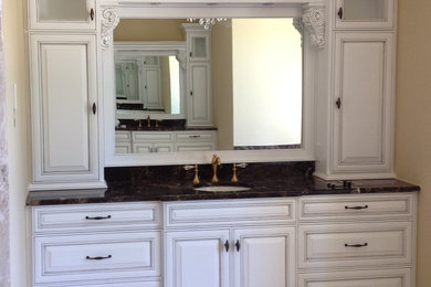 Example of a classic bathroom design in Orlando