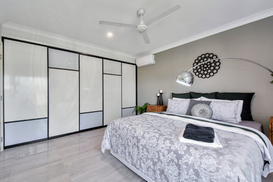 Inspiration for a modern bedroom in Darwin.