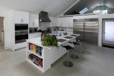 Inspiration for a modern kitchen remodel in Miami