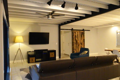 Urban family room photo in Barcelona