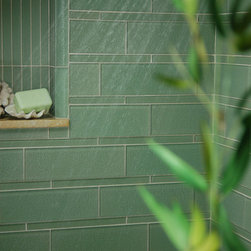 Island Stone Boulevard Glass bath with random floor. - Tile