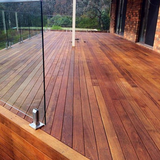 キャンベラの大きいトラディショナルスタイルのおしゃれな裏庭のデッキ (パーゴラ) の写真