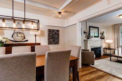 Example of a dining room design in Toronto