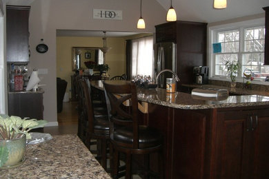 Example of a classic kitchen design in Boston