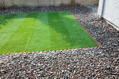 Design ideas for a traditional landscaping in Phoenix.