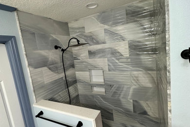 Bathroom - bathroom idea in Orlando