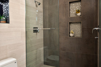 Example of a minimalist bathroom design in San Francisco