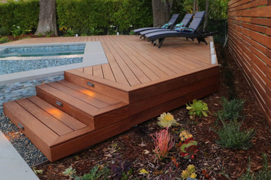 Deck photo in Portland