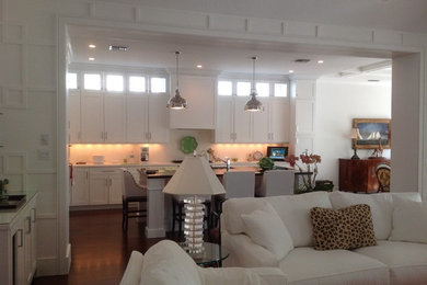 Design ideas for a midcentury home design in Miami.