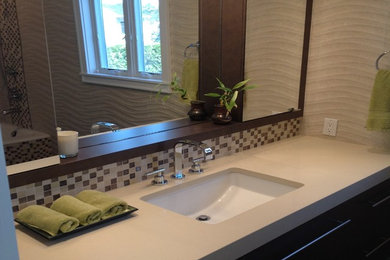 Bathroom - contemporary bathroom idea in New York