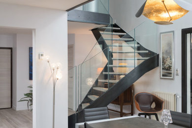 Idées déco pour une salle à manger contemporaine.