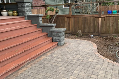Inspiration for a mid-sized craftsman home design remodel in Portland